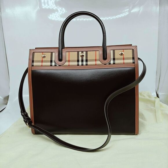 BURBERRY Handbags - Burberry Women Pre-Loved Bag Brand New Condition